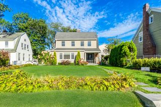 256 Garfield Avenue, Mineola, NY 11501