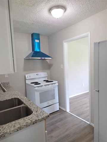 1218 1st Avenue N, Texas City, TX 77590