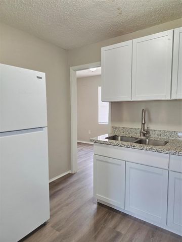 1218 1st Avenue N, Texas City, TX 77590