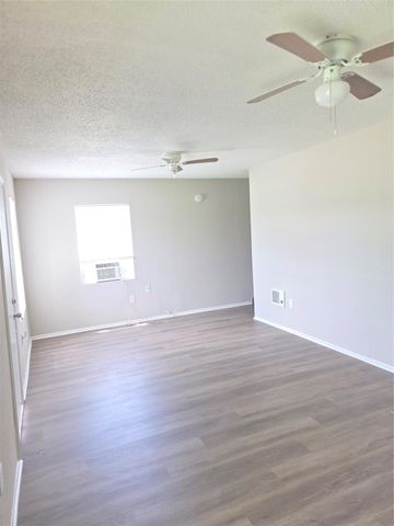 1218 1st Avenue N, Texas City, TX 77590