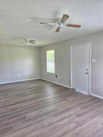 1218 1st Avenue N, Texas City, TX 77590
