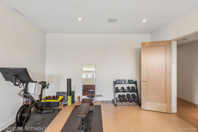 5051 Beach Road, Troy, MI 48098