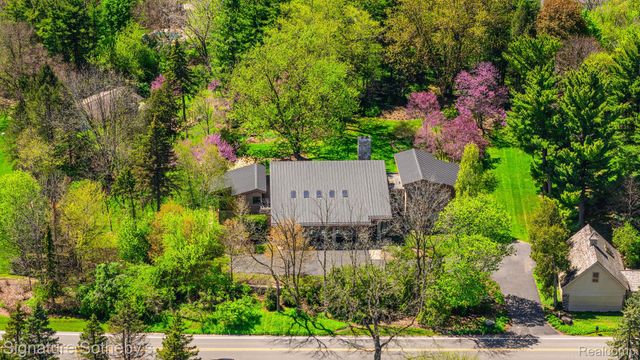 5051 Beach Road, Troy, MI 48098