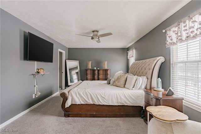 6382 Stonehaven Lane, Bedford Heights, OH 44146