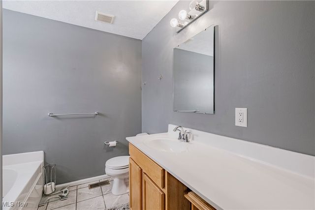 6382 Stonehaven Lane, Bedford Heights, OH 44146