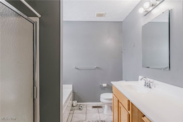 6382 Stonehaven Lane, Bedford Heights, OH 44146