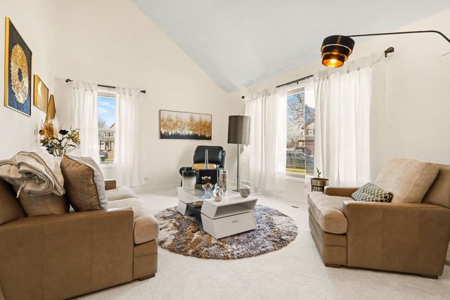 215 E Brookwood Lane E, Bolingbrook, IL 60440