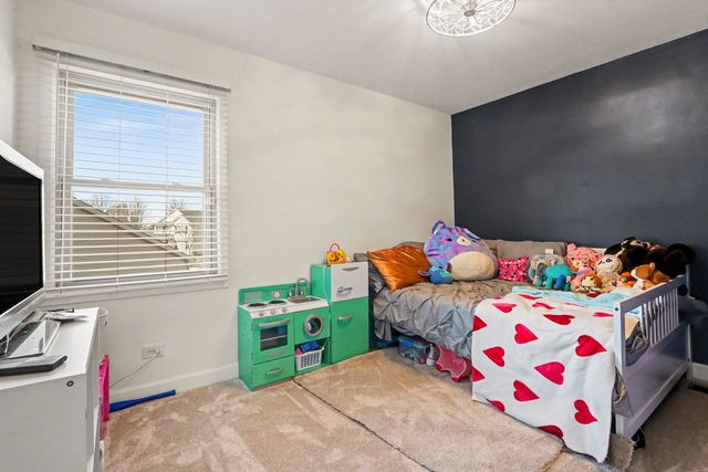 215 E Brookwood Lane E, Bolingbrook, IL 60440