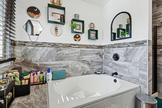 215 E Brookwood Lane E, Bolingbrook, IL 60440