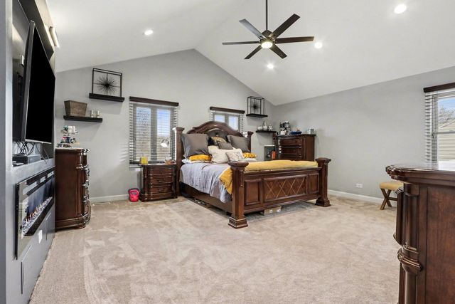 215 E Brookwood Lane E, Bolingbrook, IL 60440