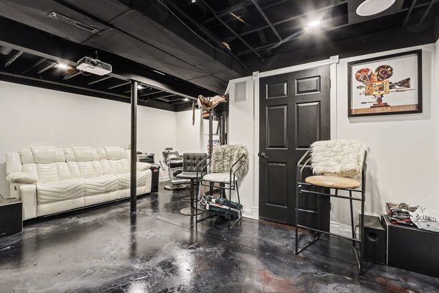 215 E Brookwood Lane E, Bolingbrook, IL 60440