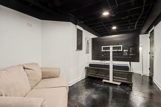 215 E Brookwood Lane E, Bolingbrook, IL 60440