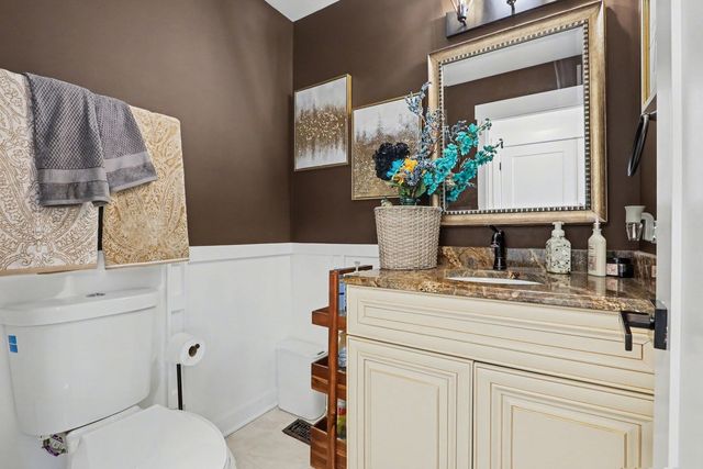 215 E Brookwood Lane E, Bolingbrook, IL 60440