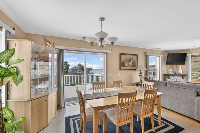 17 Bellevue St, New Bedford, MA 02744