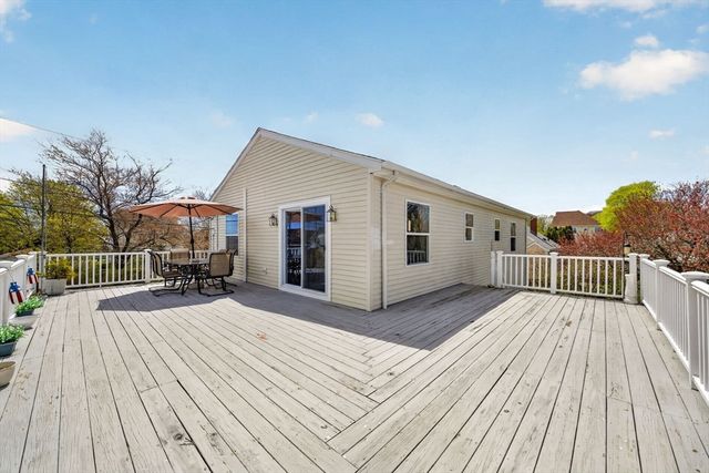 17 Bellevue St, New Bedford, MA 02744