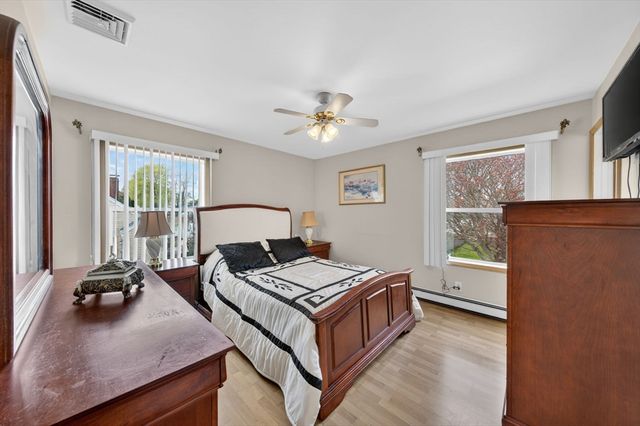 17 Bellevue St, New Bedford, MA 02744