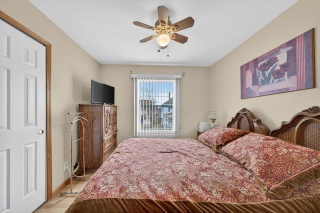 17 Bellevue St, New Bedford, MA 02744