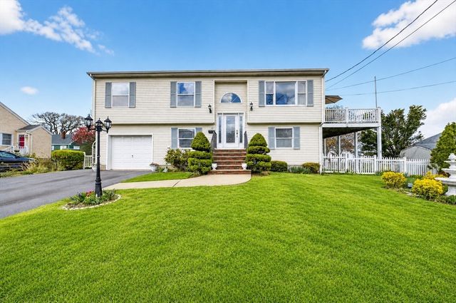 17 Bellevue St, New Bedford, MA 02744
