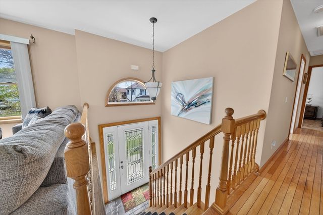 17 Bellevue St, New Bedford, MA 02744