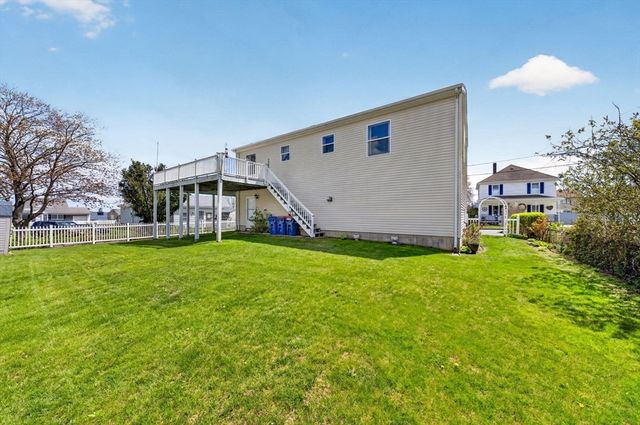17 Bellevue St, New Bedford, MA 02744