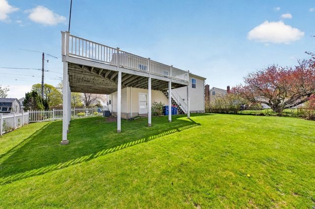 17 Bellevue St, New Bedford, MA 02744