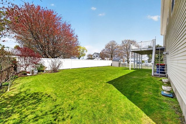 17 Bellevue St, New Bedford, MA 02744