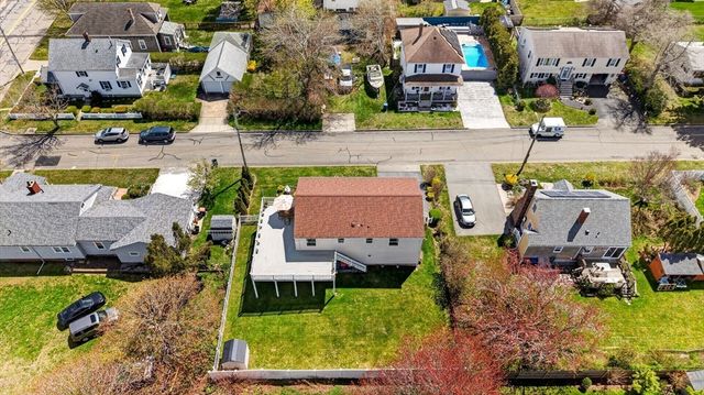 17 Bellevue St, New Bedford, MA 02744