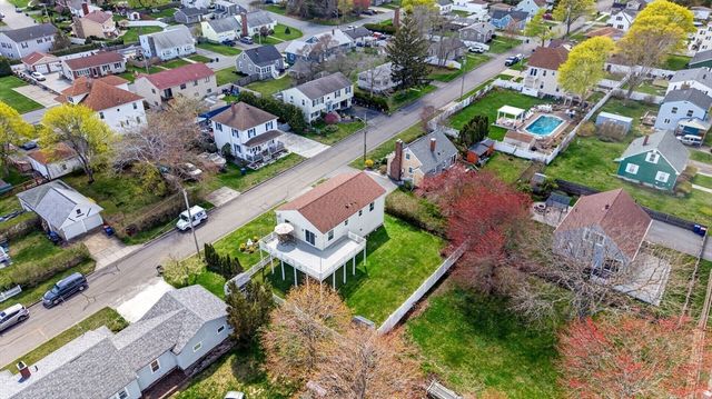 17 Bellevue St, New Bedford, MA 02744