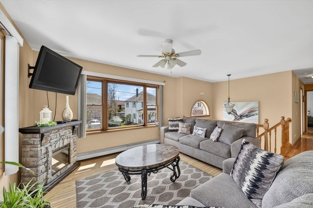 17 Bellevue St, New Bedford, MA 02744