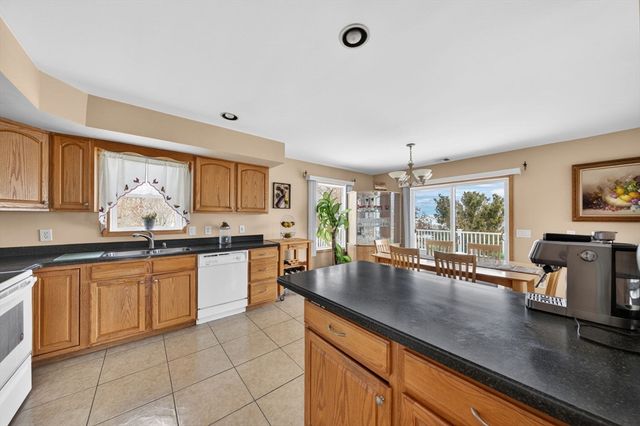 17 Bellevue St, New Bedford, MA 02744