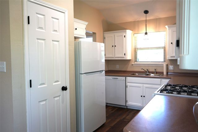 6322 Woolwich Drive, Arlington, TX 76001