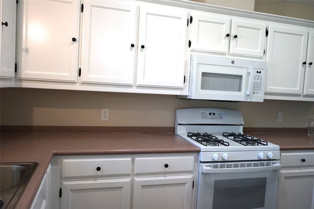 6322 Woolwich Drive, Arlington, TX 76001