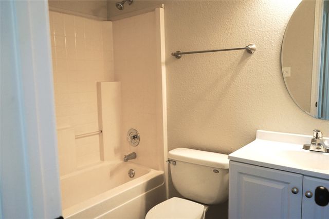 6322 Woolwich Drive, Arlington, TX 76001