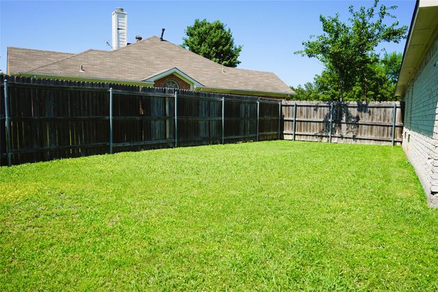 6322 Woolwich Drive, Arlington, TX 76001