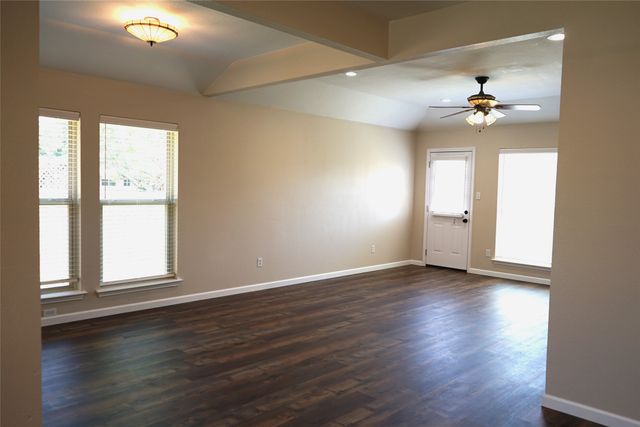 6322 Woolwich Drive, Arlington, TX 76001