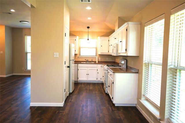 6322 Woolwich Drive, Arlington, TX 76001