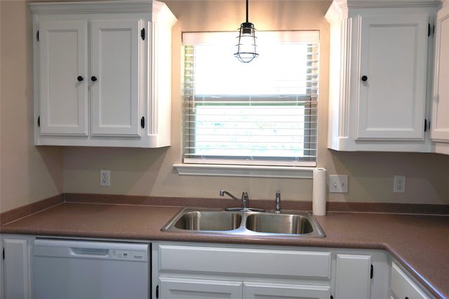 6322 Woolwich Drive, Arlington, TX 76001