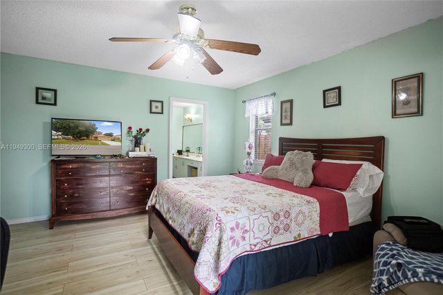 15824 Cotswold Ct, Davie, FL 33331