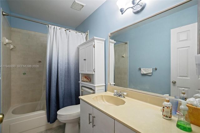 15824 Cotswold Ct, Davie, FL 33331