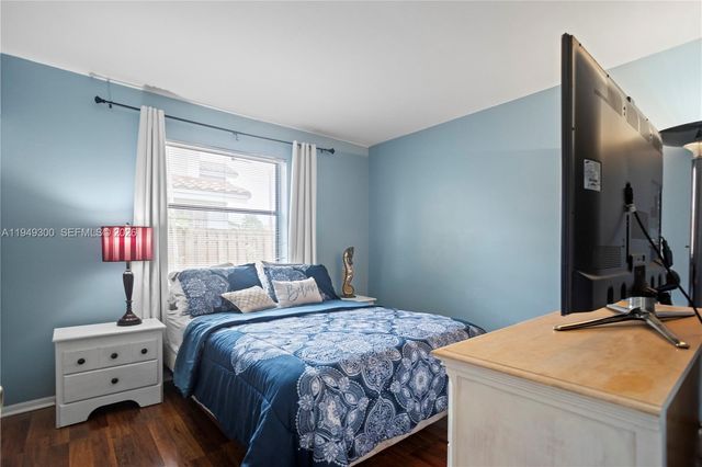 15824 Cotswold Ct, Davie, FL 33331