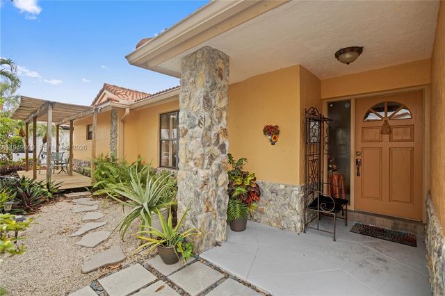 15824 Cotswold Ct, Davie, FL 33331