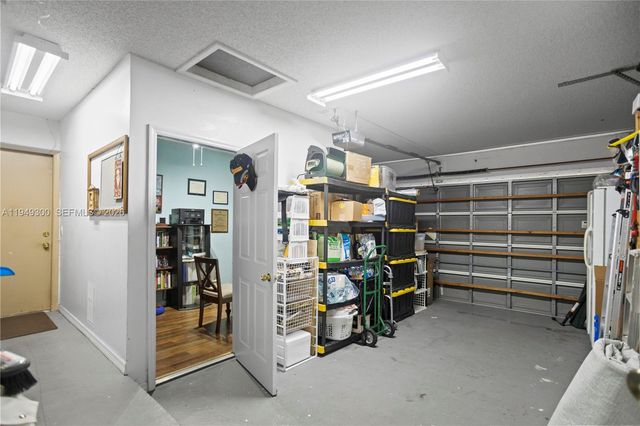 15824 Cotswold Ct, Davie, FL 33331