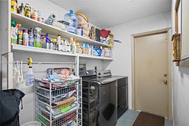 15824 Cotswold Ct, Davie, FL 33331