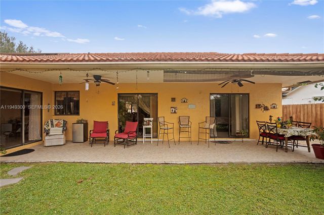 15824 Cotswold Ct, Davie, FL 33331