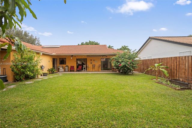 15824 Cotswold Ct, Davie, FL 33331