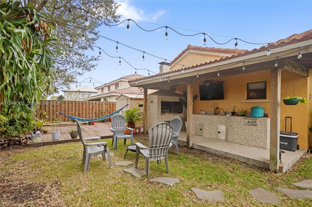 15824 Cotswold Ct, Davie, FL 33331