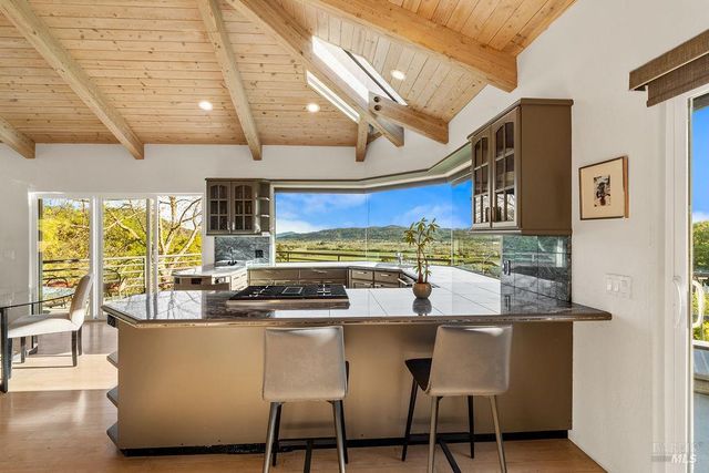 23121 Vineyard Rd, Geyserville, CA 95441