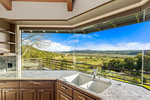 23121 Vineyard Rd, Geyserville, CA 95441