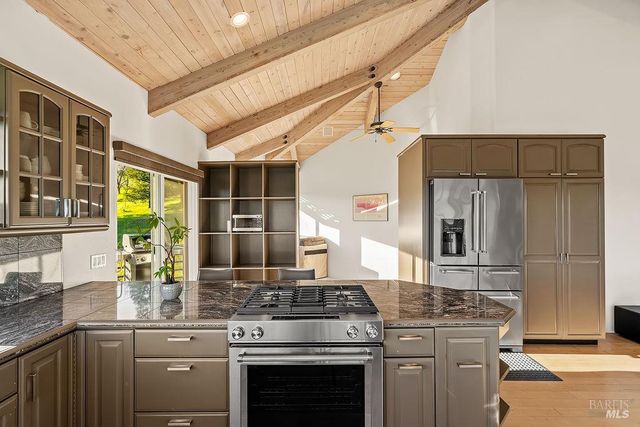 23121 Vineyard Rd, Geyserville, CA 95441