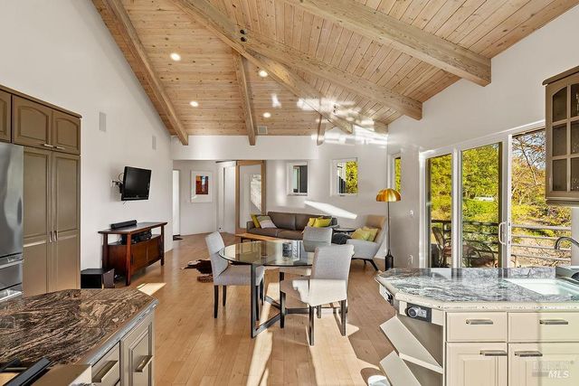 23121 Vineyard Rd, Geyserville, CA 95441